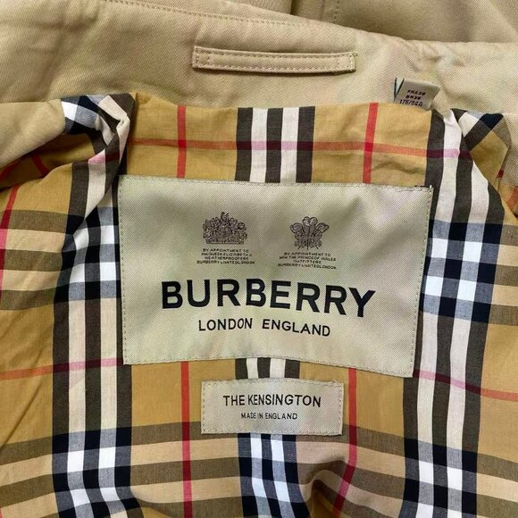 Streamlined trench with back slit and waist belt - Picture 13 of 14